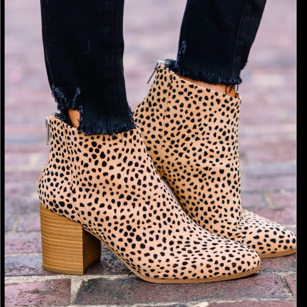 Women’s Animal print suede booties size 8.5 
Unbranded used in good condition